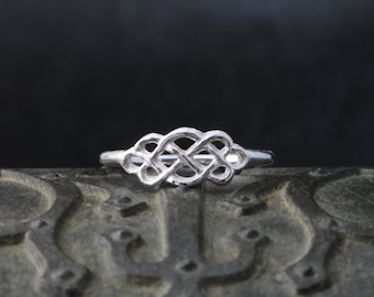 Small Knot Ring in Sterling Silver, Celtic jewelry