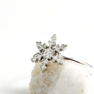 Snowflake ring in Sterling Silver,stackable, Winter jewelry image 7