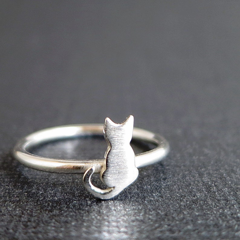 Cat ring, Sterling Silver, tiny kitten, animal jewelry, stacking ring image 4