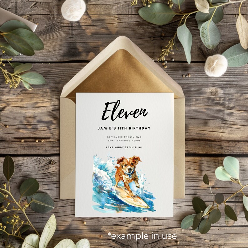 Puede incluir: Una tarjeta de invitaci&oacute;n blanca con texto negro que dice "Eleven Jamie's 11th Birthday September Twenty Two SPM | Paradise Venue RSVP Mindy 777-222-1111". La tarjeta presenta una ilustraci&oacute;n de acuarela de un perro marr&oacute;n surfeando en una ola azul.