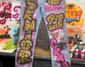 Custom Airbrushed Senior Jeans – Graduate 'SENIOR' Vertical Leopard-Print Lettering Denim Pants for Grad Photos
