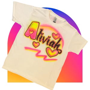 Kundenspezifisches Airbrush-T-Shirt - personalisiertes Namensspray-Farben-Shirt 70 80 90 Thema vibes Aura