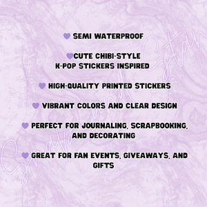 Puede incluir: Un fondo de color violeta claro con un patr&oacute;n de m&aacute;rmol que presenta seis l&iacute;neas de texto en negro, cada una precedida por un peque&ntilde;o icono de coraz&oacute;n violeta. El texto dice: SEMI WATERPROOF, CUTE CHIBI-STYLE K-POP STICKERS INSPIRED, HIGH-QUALITY PRINTED STICKERS, VIBRANT COLORS AND CLEAR DESIGN, PERFECT FOR JOURNALING, SCRAPBOOKING, AND DECORATING, GREAT FOR FAN EVENTS, GIVEAWAYS, AND GIFTS.