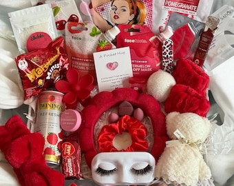 Mother's Day Pamper Hamper Gift – Personalised Red Hug in a Box Spa Kit – Festive Self-Care Box – Relaxation Gift Set for Her