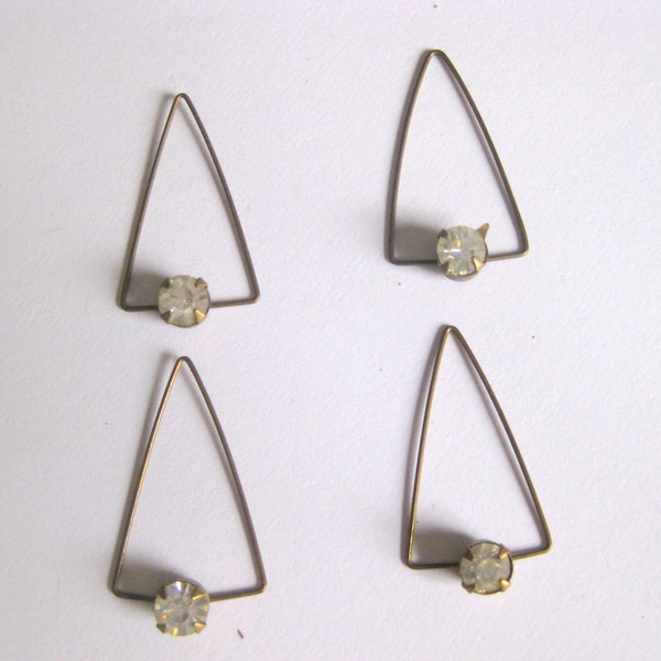 4 Dainty Vintage Wire Triangle Rhinestone Findings