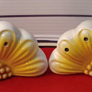 Vintage Sunflower Salt and Pepper Shakers