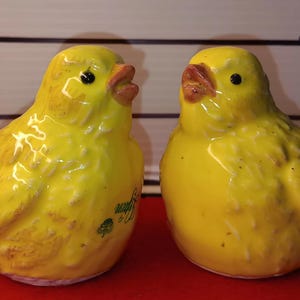 Vintage Chick Salt & Pepper Shakers: Yellow Ceramic Chicken Set