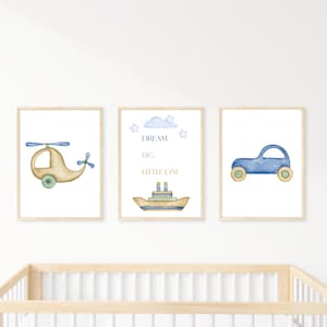 Jongens kinderkamer muur kunst set - Dream Big Little One - helikopter, auto, boot - A4 afdrukbare pdf - decor babykamer babyjongen - direct downloaden