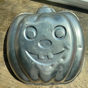 Vintage Halloween Cake Pan Pumpkin Jack O Lantern Wilton Metal Pan Wall Decor Jello Mold