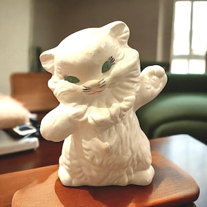 Vintage White Ceramic Cat Figurine – Retro Kitschy Kitty with Green Eyes, Raised Paw, Mid-Century Home Decor—Japanese Kitsch Cat