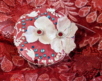 Red and White Round Flower Keepsake Box, Jewelry Box, Christmas Gift, Women Jewelry Gift,  Gifts for Her, Jewelry Gifts, Gift Idea For Mom