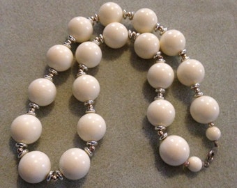 White and Silver tone Beaded Retro Vintage Necklace - 18" long