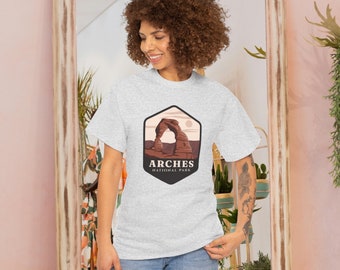 Camisa del Parque Nacional Arches / Camisa con estampado Arches / Camisa Arches / Camisa del Parque Nacional / Camisa de camping / Camisa de senderismo / Camisa retro / Utah