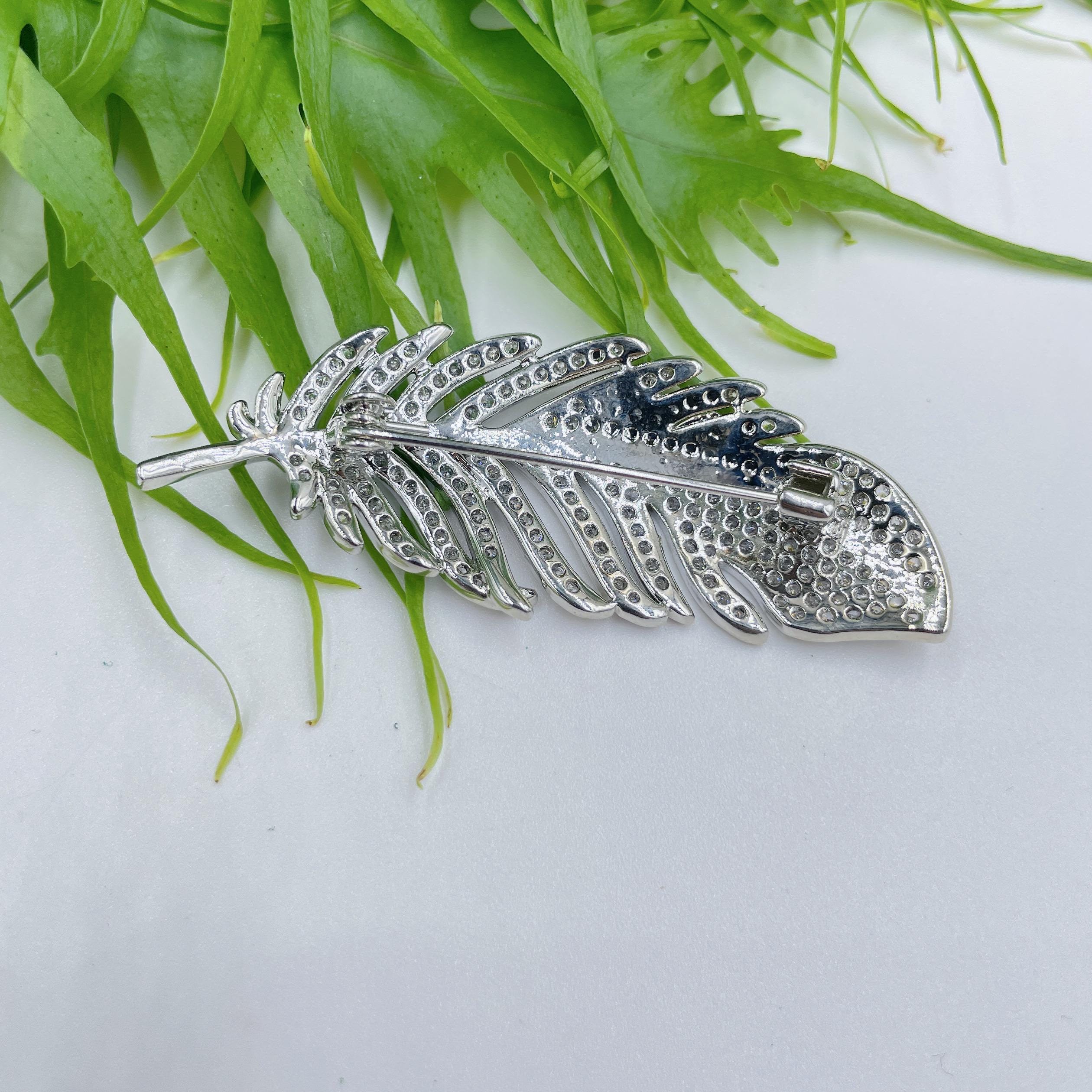 My Fascination Feather Hat pin - Green Teal with vintage crystal brooch Elegant Feather Brooch Pin, Cubic Zirconia & Crystal Jewelry  main image 4