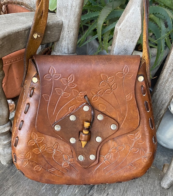 Medium Vintage Hand Tooled Leather Shoulder Hippi… - image 2