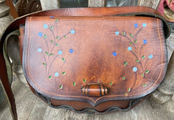 Vintage rustic medium size 1960s Tooled Leather P… - image 4