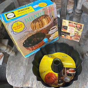 Nordic Ware® Original Bundt® Baking Pan - Copper, 1 ct - Food 4 Less