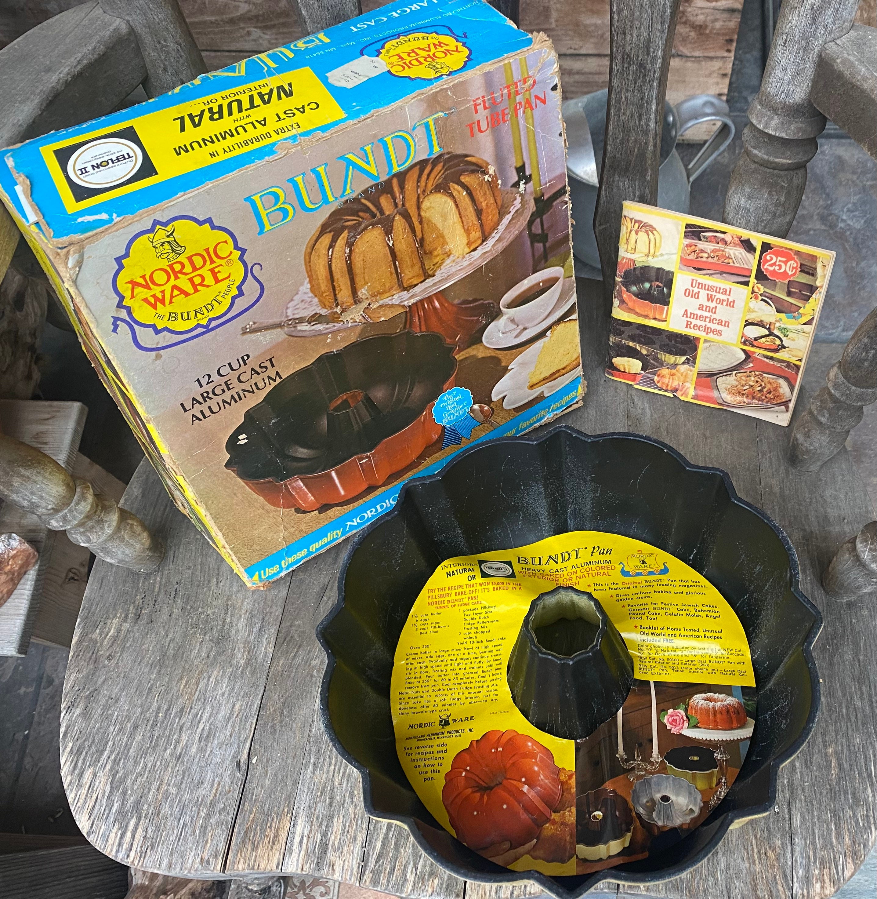 Large Vintage Nordic Ware Bundt Cast Aluminum Pan Complete With Original  Box and Recipes Booklet 