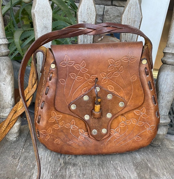 Medium Vintage Hand Tooled Leather Shoulder Hippi… - image 1