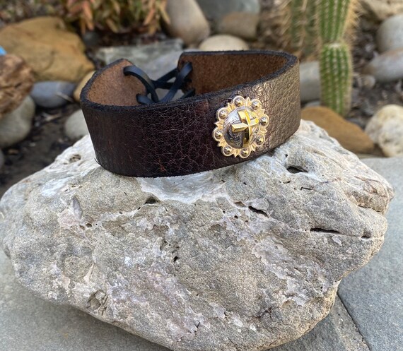 Leather store upper armband