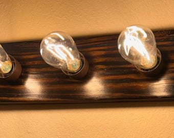Luminária rústica de madeira com 3 lâmpadas – Luminária de banheiro artesanal em madeira queimada