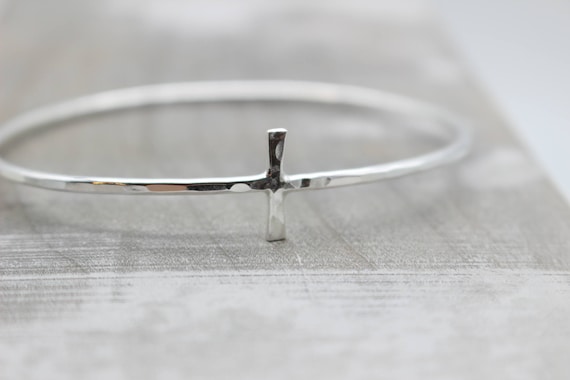 Cross Clip Bangle