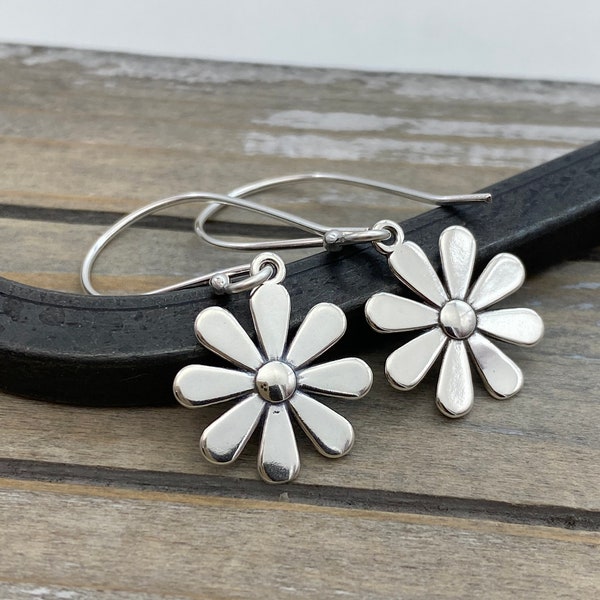 Sterling Silver Daisy Drop Earrings: Floral Dangle Jewelry