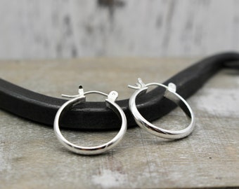 Simple medium sterling silver hoop earrings / 3/4” click latch hoop earrings / gift for her / silver jewelry