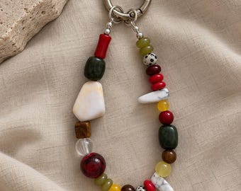 Colgante para bolso con cuentas de colores, colgante para cartera con cuentas, colgante para bolso estilo boho, llavero con cuentas rojas y verdes, accesorio único para bolso
