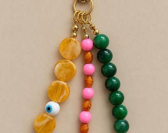 Colgante para bolso con cuentas de colores, colgante para bolso amarillo, rosa y verde, accesorio para bolso hecho a mano, llavero único con cuentas, colgante llamativo para bolso