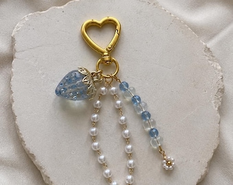 Blue Strawberry Pearl Keychain with Heart Clip – Cute Handmade Bag Charm, Kawaii Pastel Aesthetic Accessory