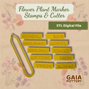 Può includere: Set di timbri e fustelle gialle per marcatori di piante floreali. Il set include timbri per vari fiori, come lavanda, rosa, zinnia, cosmo, pisello odoroso, peonia e dalia. Il testo "Flower Plant Marker Stamps & Cutter" e "STL Digital File" sono visibili.