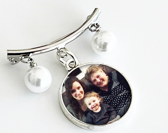 Custom Photo Wedding Pearl Pin, Brides Gift, Mother-in-law Gift, Bridesmaids Gift, Personalized Memorial Picture Brooch, Gift for Her