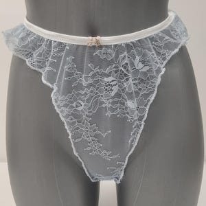 Spitzen Unterwäsche Handgefertigte BLAUE Spitze Rüschen Knickerbocker für Frauen made in France. mit goldenen oder silbernen Buchstaben-Initialen personalisiert