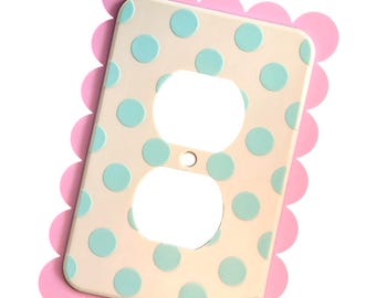 The Scalloped Polka Cover for Standard Duplex Outlet