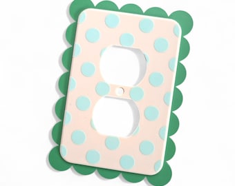 Cubierta festoneada con lunares para tomacorriente dúplex estándar