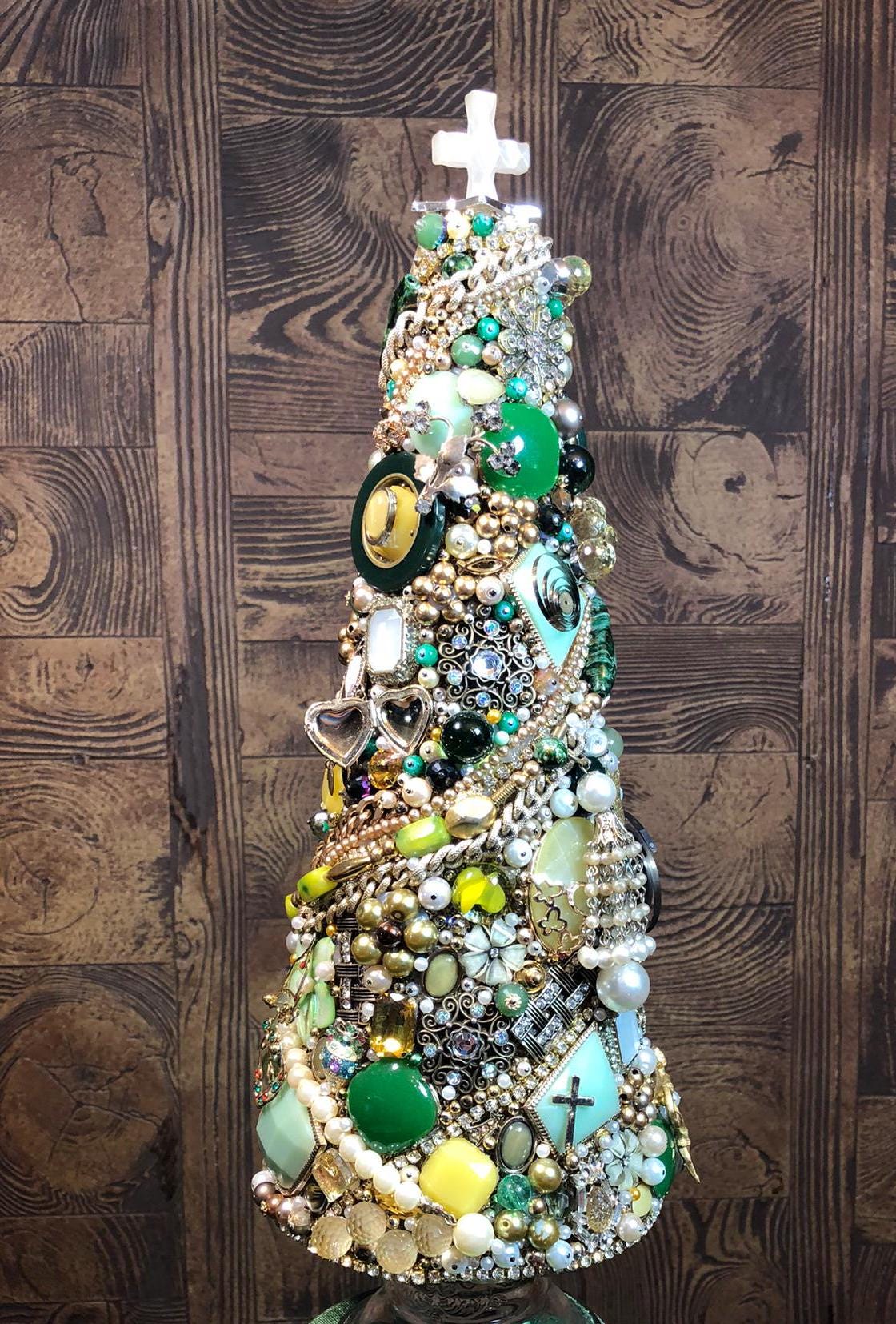 ヴィンテージの宝石付きクリスマスツリー