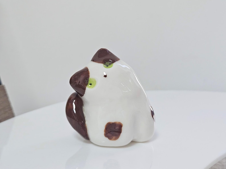Handmade Ceramic Cat Figurine: Whimsical Desktop Decor (1-2 Inches) I