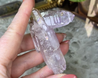 Natürlich schillernder Veracruz Amethyst mit doppelender Formation - 7cm lang