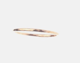 GOLD COLLECTION 20k gold simple hammered band ring