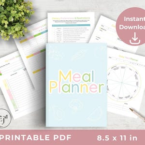 Può includere: Un pianificatore di pasti azzurro con le parole "Meal Planner" in colori pastello. Il pianificatore è circondato da altre pagine stampabili, tra cui una lista della spesa, preferenze alimentari e un pianificatore di pasti giornaliero. Il testo "PDF STAMPABILE" e "8,5 x 11 pollici" sono in basso.