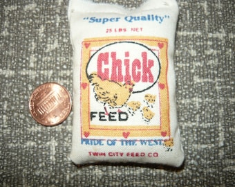 Saco de alimento en miniatura de súper calidad para pollitos, relleno a escala 1/12, para casa de muñecas o granero.