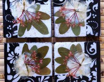 Coasters, Tumbled Stone, 4 piece Coaster Set, OOAK, Elegant Black and White with Dried Flowers, Sous-bock