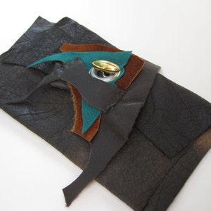 Titular de la tarjeta de visita/Wallet - cuero reutilizado negro, azulado y castaño en negro, azulado y castaño