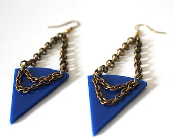 Pendientes triangulares Royal Blue y Gold / Pendientes triángulo azul / Pendientes de peso ligero / Pendientes geométricos atrevidos / Pendientes ecológicos