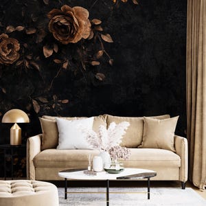 Dunkellauniges Blumenwandbild, strukturierte dramatische schwarze Schale und Stock, barocke Rosen und Blätter, zeitloses Vintage Design, abstrakte Akzentwand
