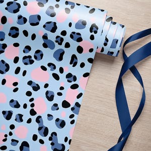 Carta da parati moderna con stampa leopardata, ghepardo blu e rosa staccabile e attaccabile, design unisex per bambini, parete decorativa astratta alla moda, decorazioni di dimensioni personalizzate