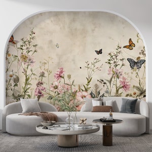Murale astratto con campo di fiori, carta da parati botanica beige, arte minimalista con prato staccabile e attaccabile, decorazione murale con farfalle e fiori