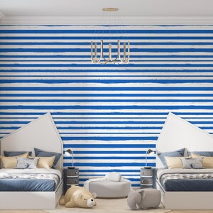 Strisce orizzontali blu e bianche costiere, carta da parati vivace, formato personalizzato stacca e attacca, design senza tempo per la cameretta dei bambini, parete decorativa nautica
