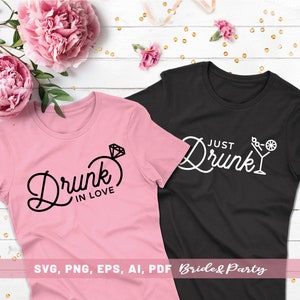 Könnte beinhalten: Zwei T-Shirts, eines rosa und eines schwarzen, mit weißem Text. Das rosa Shirt sagt "Drunk in Love" mit einer Diamantring-Grafik. Das schwarze Shirt sagt "Just Drunk" mit einer Cocktail-Grafik. Der Text "Brides & Party" steht unten.